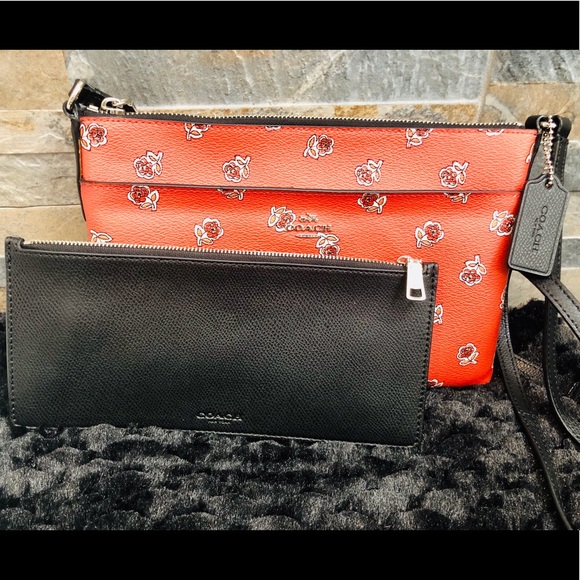 🚨Sold🚨🚨Coach Rose Print Crossbody bag - Picture 2 of 8